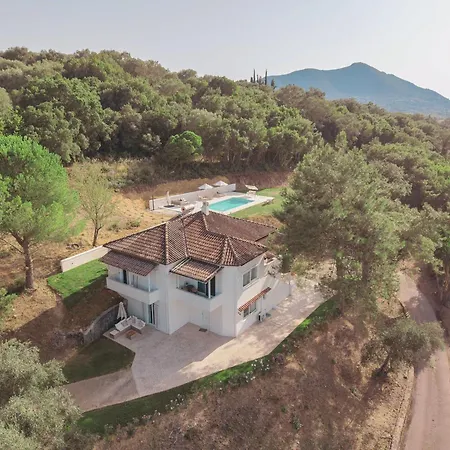 Вилла Casa Pino - Private With Pool In Corfu, Close To Beaches, Golf Course And Water Park, Ideal For Families