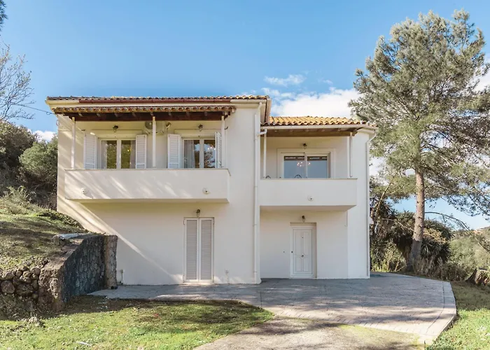 Villa Casa Pino - Private Villa With Pool In Corfu, Close To Best Beaches, Golf Course And Water Park, Ideal For Families Kokkinion